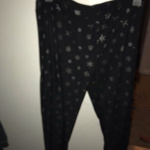 2 pairs of leggings